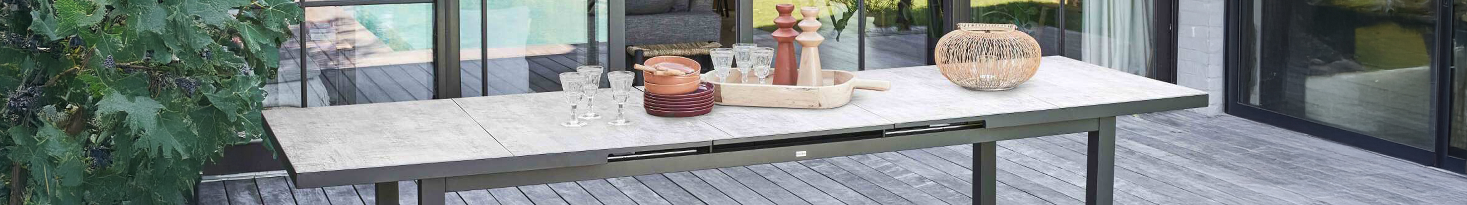 table de jardin avec plateau extensible